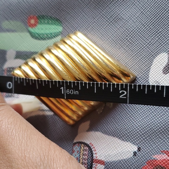 Vintage Gold tone earrings - Picture 3 of 3